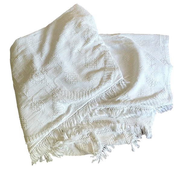 White QUEEN BEDSPREAD - Picture 3 of 15